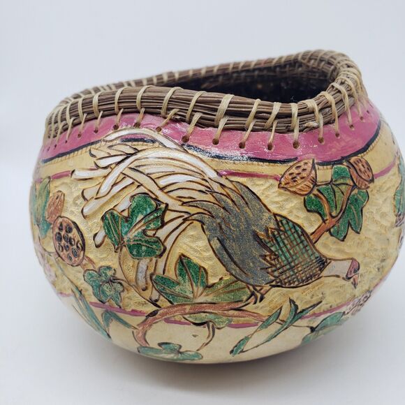 Hand Carved Hand Painted Gourd w/ marsh lotus birds & dragonflies. Artist signed - Picture 4 of 15